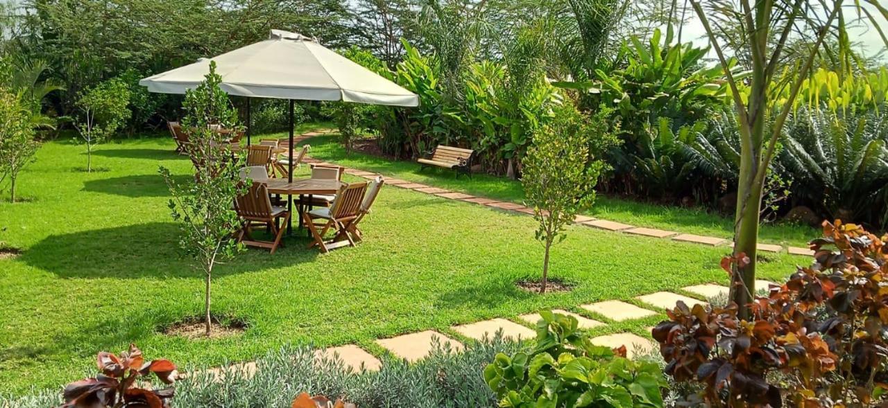 Athi River The Last Village Lodge מראה חיצוני תמונה