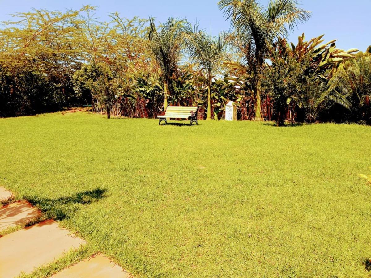 Athi River The Last Village Lodge מראה חיצוני תמונה