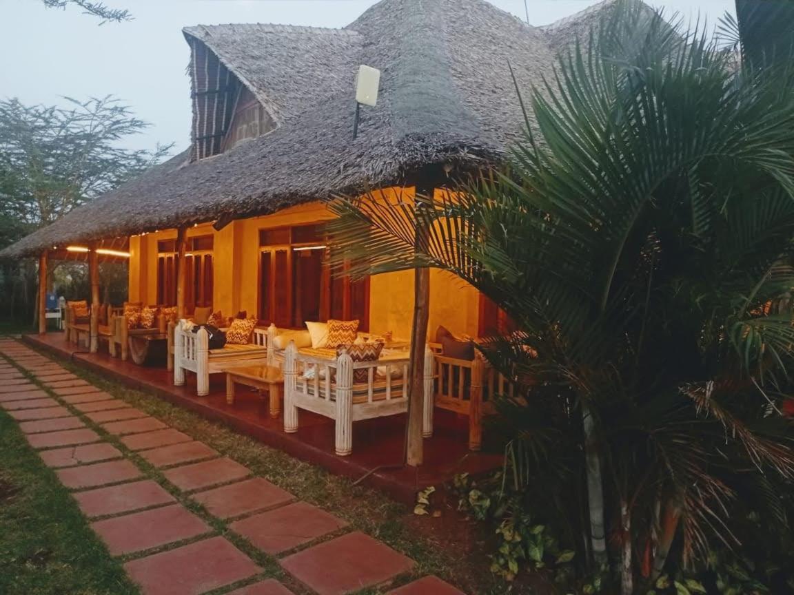 Athi River The Last Village Lodge מראה חיצוני תמונה