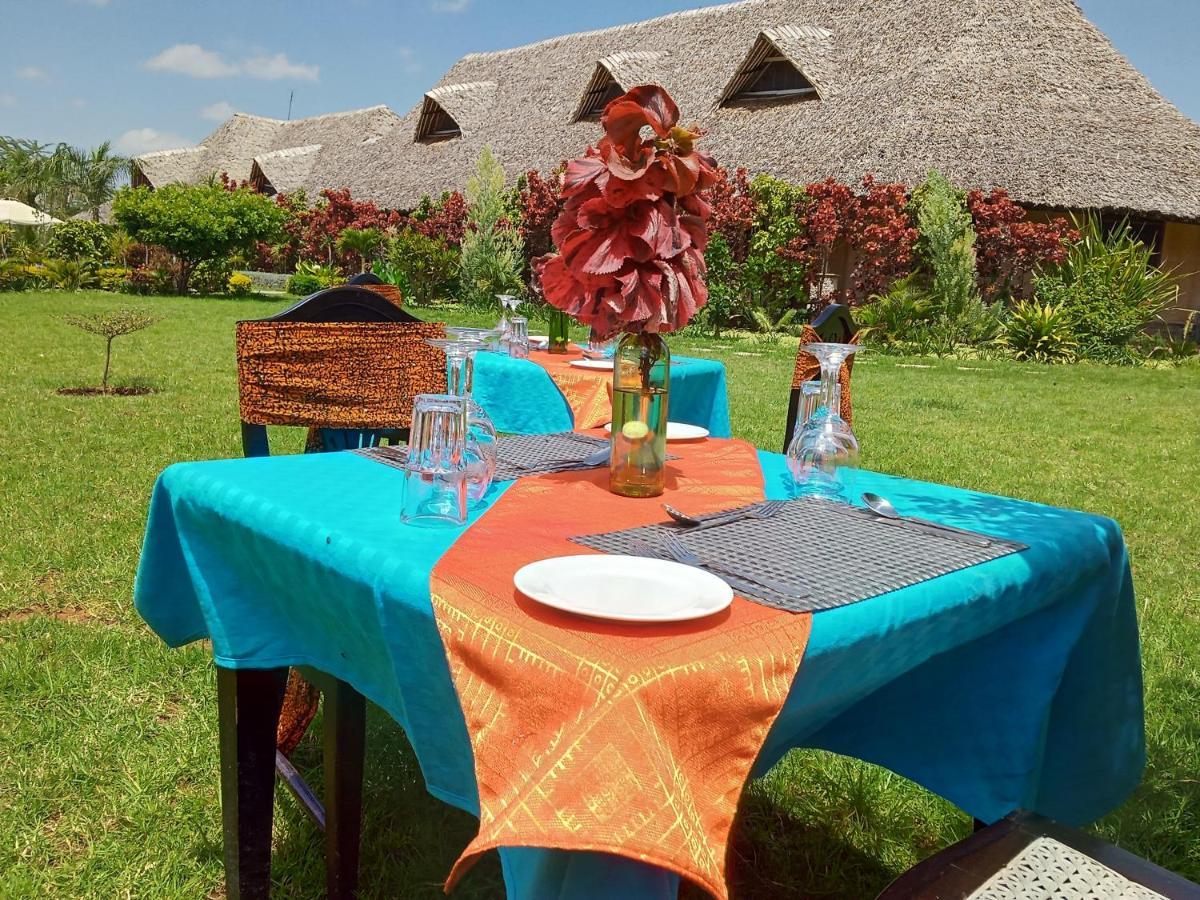 Athi River The Last Village Lodge מראה חיצוני תמונה